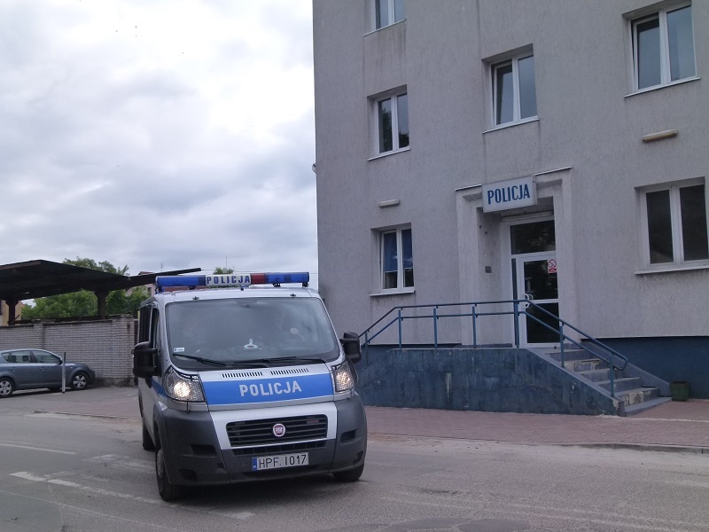 Policja zatrzymała pod Łowiczem pijanego kierowcę bez prawa jazdy