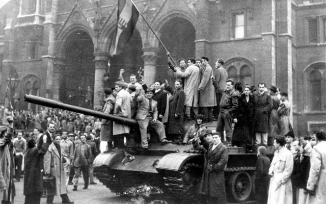 Powstanie węgierskie 1956. Tak wyglądały walki na ulicach Budapesztu [ZDJĘCIA]