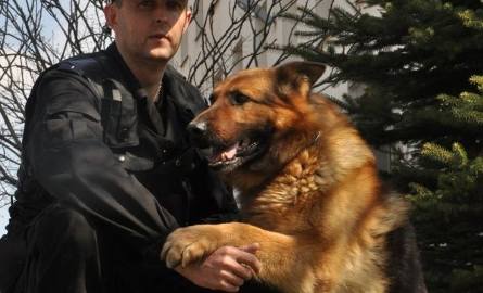 Asp. Andrzej Furmaniak na co dzień pełni służbę patrolową wspólnie z psem służbowym