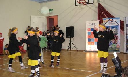 Grupa "Stars” ze szkoły podstawowej numer 15, laureatka II miejsca tańczyła taniec nowoczesny pod kierunkiem Doroty Ługowskiej  i Justyny S
