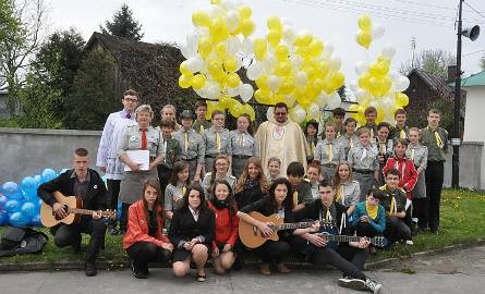 Radosna uroczystość w Radoszycach. Pozdrowienie do świętych Papieży poszybowało do nieba z balonami