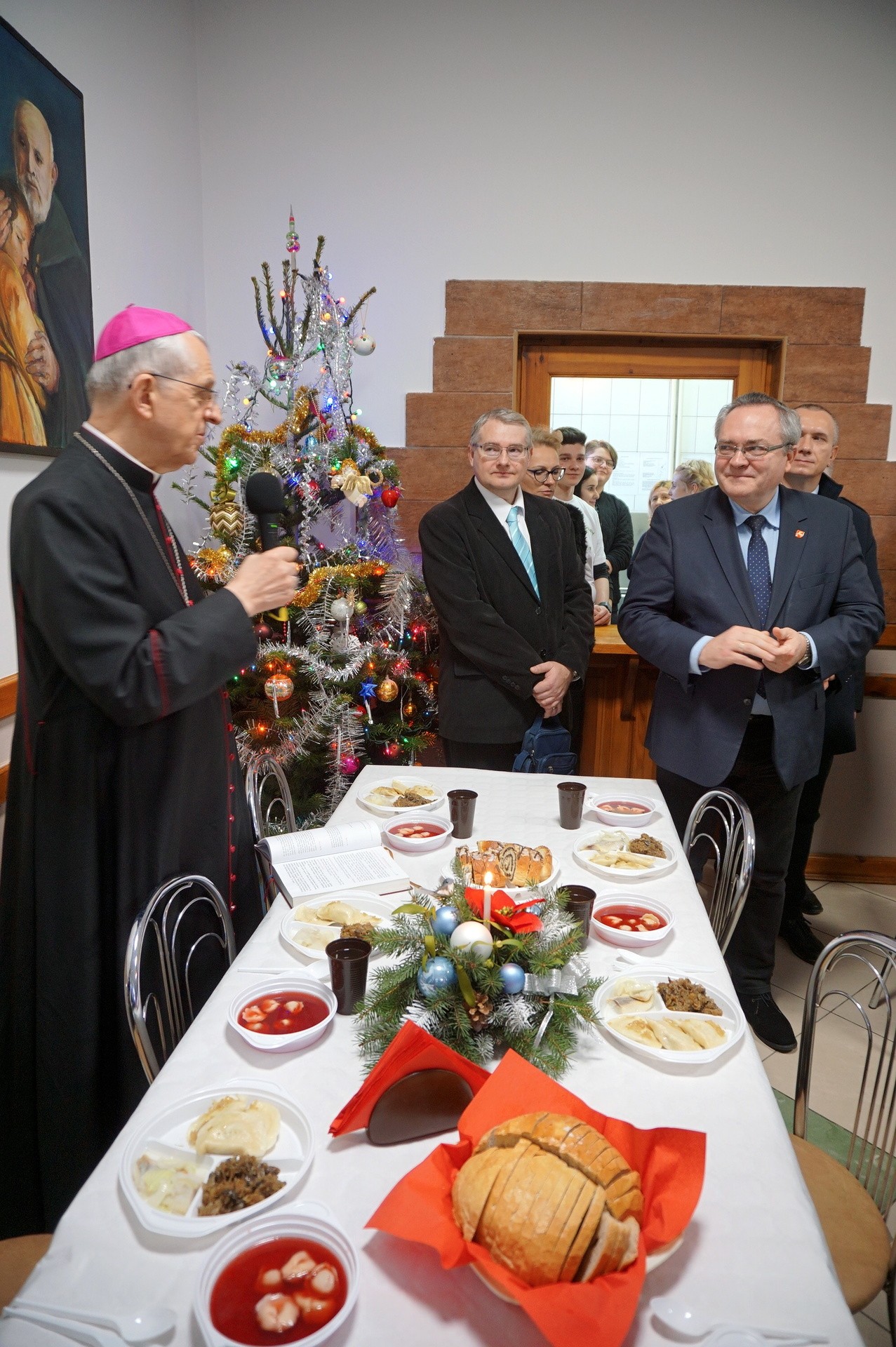 Spotkanie opłatkowe u Brata Alberta. Potrzebujący ...