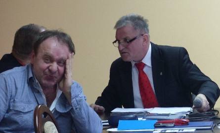 Przewodniczący rady miejskiej Andrzej Dąbrowski  (z prawej) strofował posłankę. Mina radnego Tomasza Sekuły pokazuje, jaka była reakcja na jego wypo