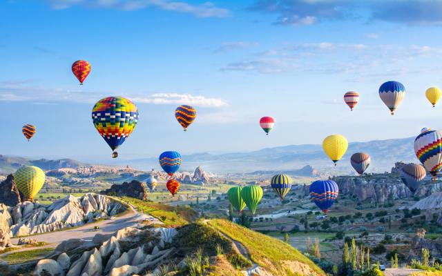 Niezwykła przygoda w powietrzu. Czy loty balonem w Turcji są bezpieczne? Ile kosztuje taka przygoda?
