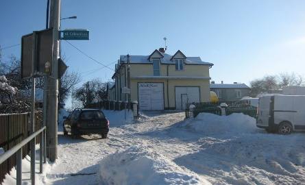 Ulica Celownicza tonie w śniegu (zdjęcia)