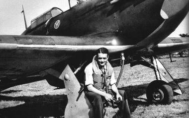 Historia Jana Zumbacha to jedna z bardziej malowniczych biografii lotników Dywizjonu 303. To jego losy stały się osią fabularną scenariusza przyjętego