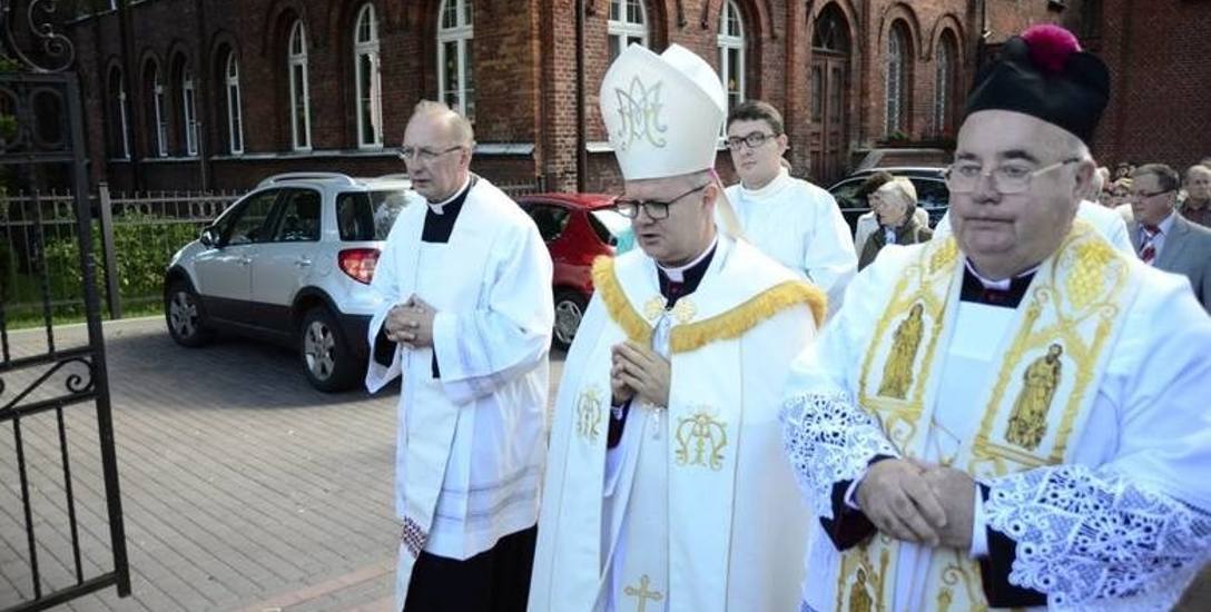 Ksiądz Wiesław Śmigiel urodził się w Świeciu, jest absolwentem I Liceum Ogólnokształcącego w Bydgoszczy, a od 2012 roku był biskupem pomocniczym Diecezji