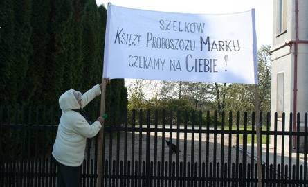 Policja zdobyła kościół w Szelkowie. Dwóch obrońców ks. Marka zatrzymanych (zdjęcia) 