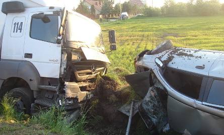 Tragiczny wypadek w Zwoleniu! Osobówka zderzyła się z TIR-em (zdjęcia)