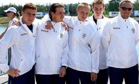 Czwórka chłopców Wisły wywalczyła w Czechach brązowe medale. Pierwszy z prawej - trener Krzysztof Zieliński