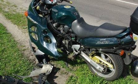 Podczas wyprzedzania motocyklista uderzył opla. Kierowca nie miał nawet 