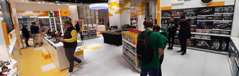 Oficjalny sklep Lego otworzył się we Wrocławiu. Klienci zaczynali ustawiać się w kolejce od godz. 5 rano