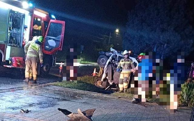 Groźny wypadek pod Brzeskiem. Bus wypadł z drogi