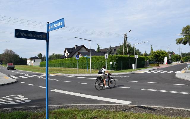 Drogi na ulicach Wysokie Brzegi i Szpitalna w Oświęcimiu jak nowe. Na tę inwestycję mieszkańcy i kierowcy czekali wiele lat. Zdjęcia