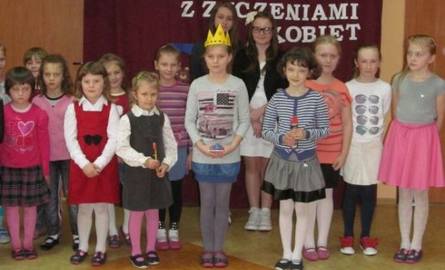 Uczestniczki i laureatki wyborów Miss Szkoły w Śniadce.