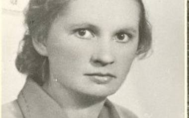 Anna Czernicka (z domu Zabrzeska) w latach młodości pomagała więźniom Auschwitz. Po wojnie sama padła ofiarą komunistycznego terroru