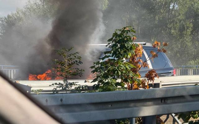 Nowy Sącz. Pożar auta na moście 700-lecia. Utrudnienia w ruchu 