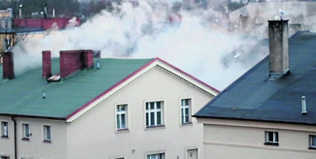 Gęsty, gryzący dym z kominów niepokoi mieszkańców okolicy