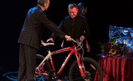 Grzegorz Wiśniewski otrzymał też voucher na wycieczkę i rower