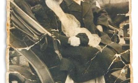 1937 rok. Ślub Jadwigi i Adama Boratyńskich, rodziców pana Edmunda. Młoda para w paradnej dorożce.