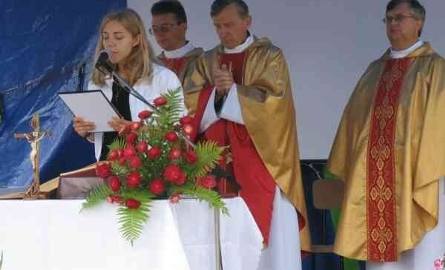 Miejską inaugurację roku szkolnego w Tarnobrzegu rozpoczęła uroczysta msza św. na dziedzińcu Zespołu Szkół im. Staszica.