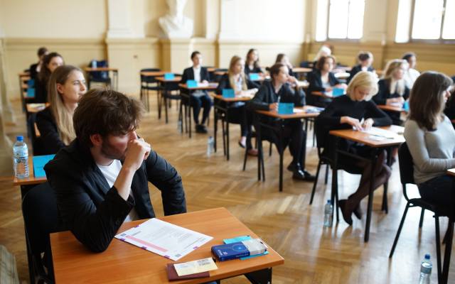 Te krakowskie licea uczą najefektywniej. TOP 13 ogólniaków, których uczniom przybywa najwięcej wiedzy. Wskaźniki EWD za lata 2020-2022 13.11