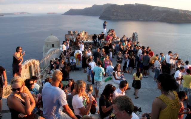 Santorini pod naporem turystów. Władze chcą lockdownu dla mieszkańców, Grecy oburzeni