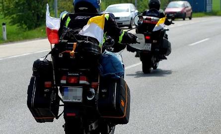 W drodze do Rzymu są również motocykliści.