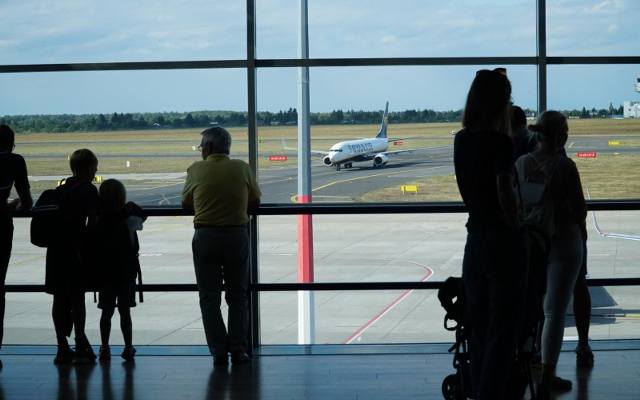 Poznań: Lotnisko Ławica przeprasza pasażerów, którzy z powodu transportu złota nie wylecieli do Londynu i Sztokholmu