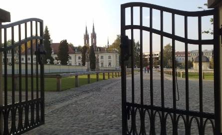 prowadząca na dziedziniec Pałacu Branickich będzie zamykana o godz. 18
