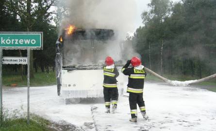 W Szkocji płonął autobus PKS [zobacz zdjęcia]