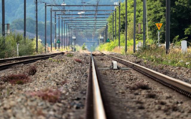 Mężczyzna wpadł pod pociąg w Wodzisławiu Śląskim. Poniósł śmierć na miejscu