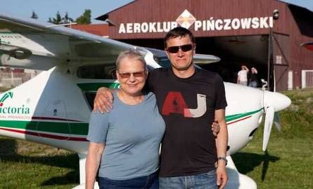 Pierwszy lot odbył się na pokładzie lekkiego samolotu sportowego, który pilotował Grzegorz Wożniak.