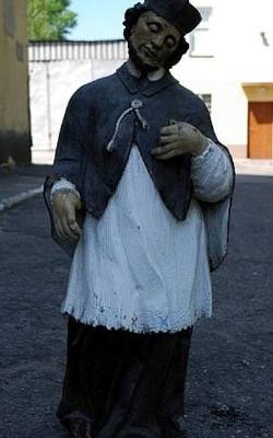 Skradzioną we Wrzawach figurę odnaleziono po 15 latach! Święty Jan wróci do kaplicy  