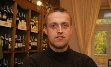 Mariusz Piotrowicz, właściciel Składu Win i Alkoholi Sklep Kolonialny: - Klientom dopiero zaczynającym swoją przygodę z winem polecam najczęściej półwytrawne