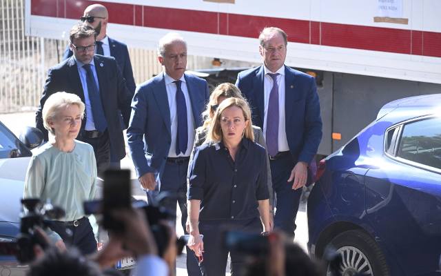 Giorgia Meloni i Ursula von der Leyen na Lampedusie. Czego Włochy oczekują od UE?