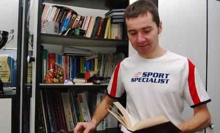 W swoim domu Daniel ma też pokaźną bibliotekę. Dominują książki religijne, historyczne i sportowe.