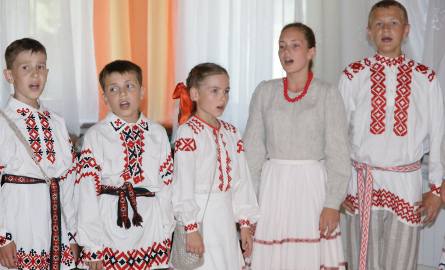 Festiwal Harcerski 2015. Zespół z Białorusi zatańczył dla kielczan w domu pomocy