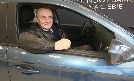 Nie mam prawa jazdy, ale mam kierowcę – żartował pan Stanisław i wyjaśniał, że autem będzie jeździł jego siostrzeniec Paweł.