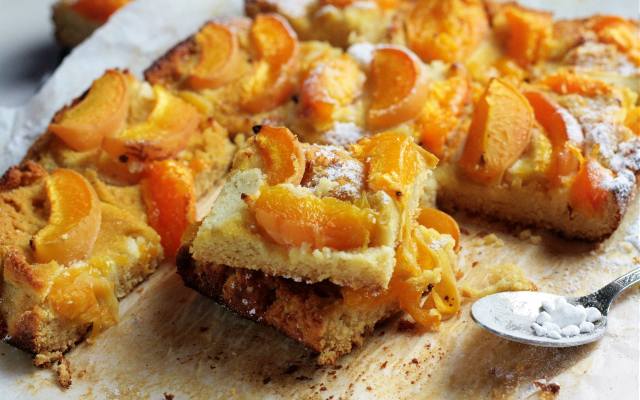 To ciasto będzie hitem! Ciasto kokosowe z morelami – bezglutenowe, bez laktozy, FIT
