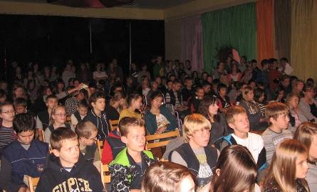 Publiczność szczelnie wypełniła salę Młodzieżowego Domu Kultury przy ulicy Daszyńskiego 5