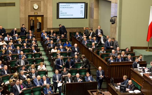 PILNE: 23.01.2021. Sejm uchwalił waloryzację emerytur i rent oraz ustawę o 14. emeryturze. Ile pieniędzy dostaną emeryci w 2021 r.