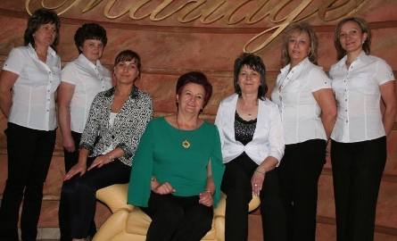 Szefowa hotelu Wanda Gawron z załogą: (od lewej) Elżbieta Skrobisz, Anna Rak, Marta Rak, właścicielka, Teresa Skrobisz, Wioletta Błaszczyk, Jolanta
