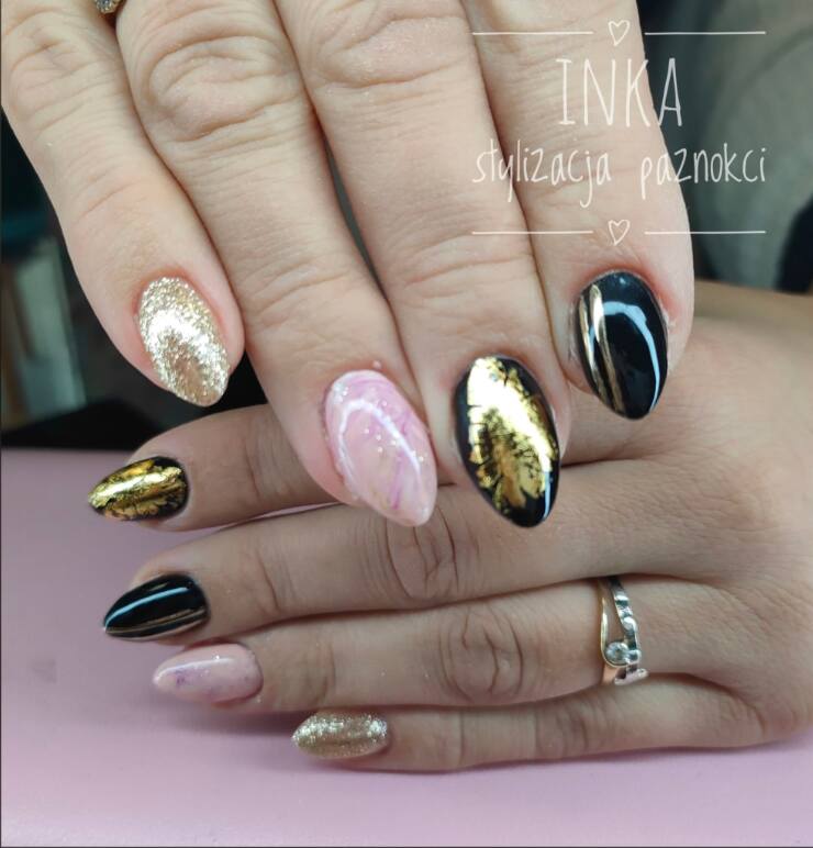Folia na paznokciach: Twój klucz do stylowego manicure [13.08.26]