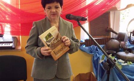 Podczas uroczystości Janina Gniaź prezentowała przygotowaną  przez siebie monografię o Lasocinie. - Janina Gniaź