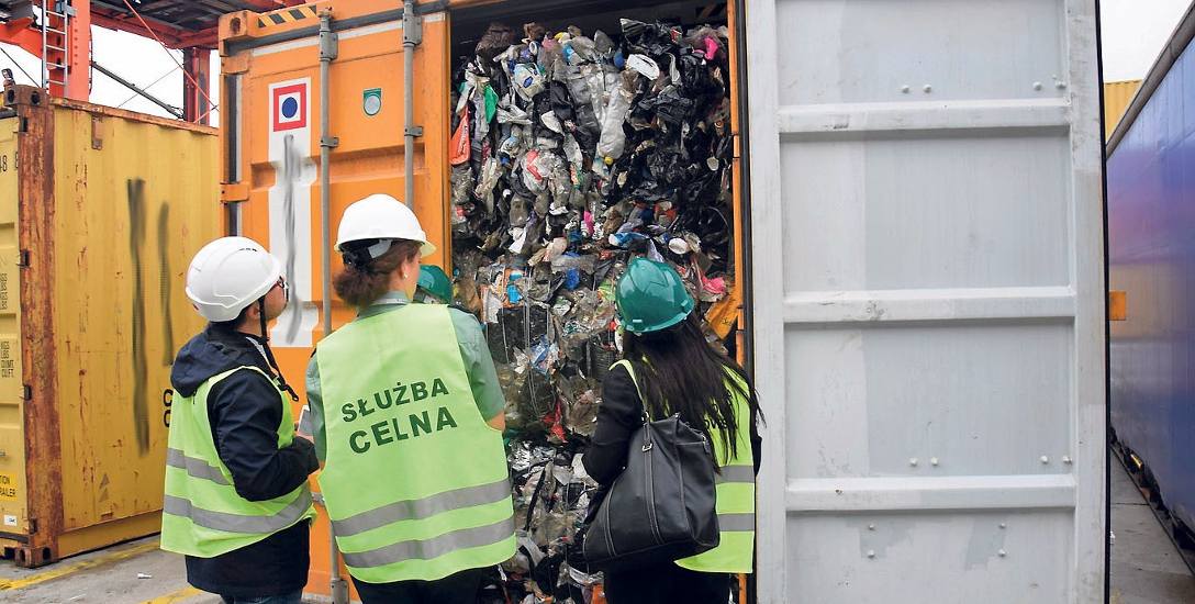W gdyńskim porcie zatrzymano ponad milion kilogramów śmieci zatrzymali w porcie