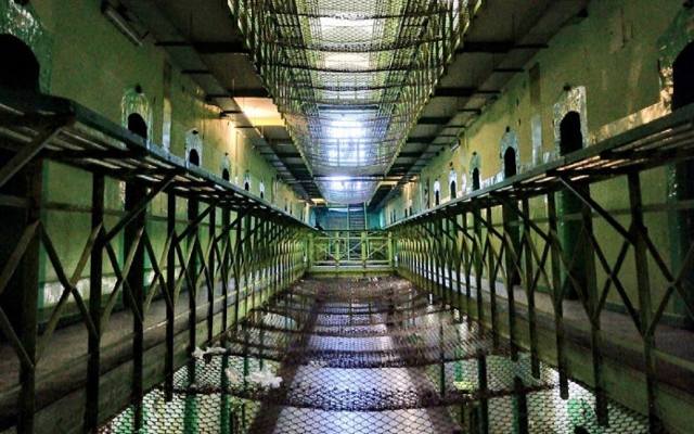 Oto znane w całym kraju i najpilniej strzeżone więzienie w Polsce. Zobacz, jak wygląda od środka Zakład Karny we Wronkach