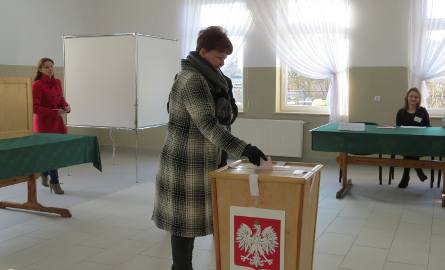 Hanna Pachura już oddała głos (lokal WDK Karbowo - gmina Brodnica)