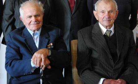 Stefan Pawlak (z prawej) świętował swoje 100 lat w towarzystwie młodszego brata, Kazimierza
