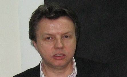 Krzysztof Gliszczyński, urodzony 1962 roku, polski malarz, pedagog profesor  Akademii Sztuk Pięknych  Gdańsku.Studiował w gdańskiej PWSSP (ASP) w latach
